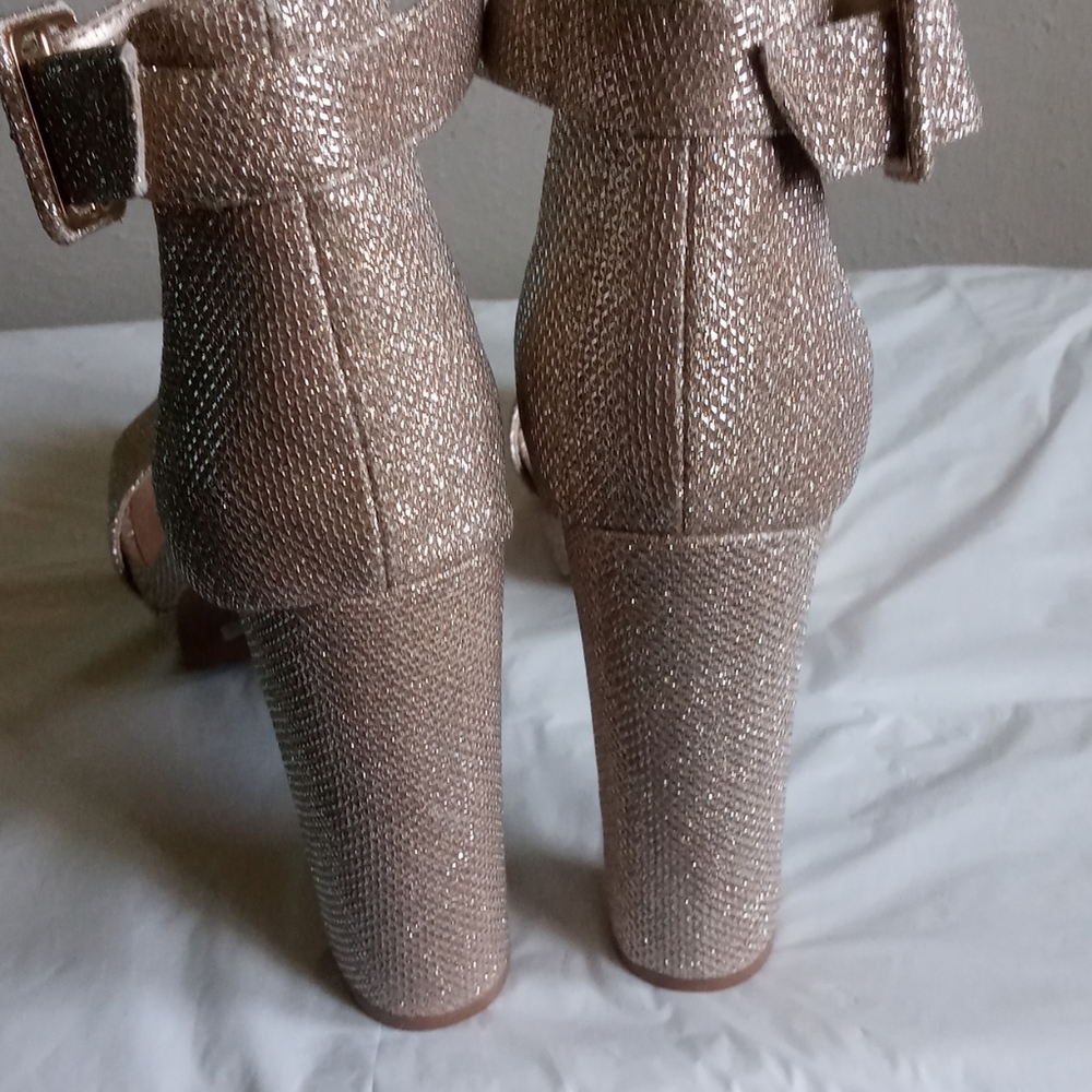 Dream Pairs sandals - Picture 5 of 8